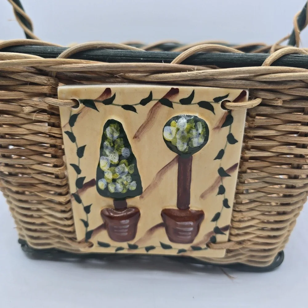 Unmarked adorable basket
